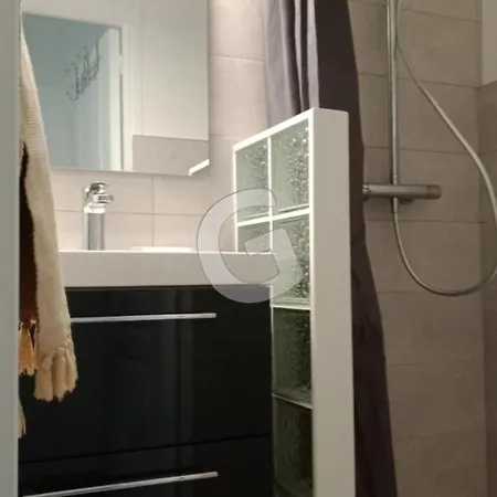 Maison Proche Pour 8 Personnes Avec Terrasse, Proche Commerces Et Activités, - Fr-1-357-297 *
