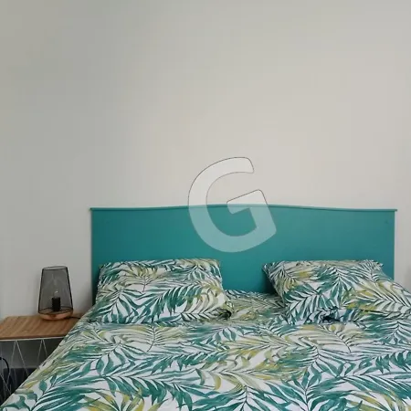 Hébergement de vacances Maison Proche Pour 8 Personnes Avec Terrasse, Proche Commerces Et Activités, - Fr-1-357-297