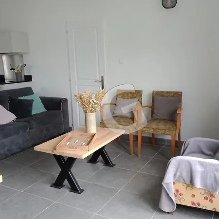 Hébergement de vacances Maison Proche Pour 8 Personnes Avec Terrasse, Proche Commerces Et Activités, - Fr-1-357-297