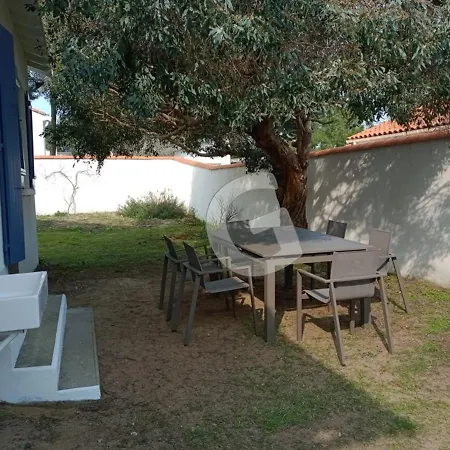 Hébergement de vacances Maison Proche Pour 8 Personnes Avec Terrasse, Proche Commerces Et Activités, - Fr-1-357-297 *