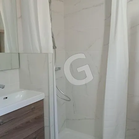 Maison Proche Pour 8 Personnes Avec Terrasse, Proche Commerces Et Activités, - Fr-1-357-297 Hébergement de vacances